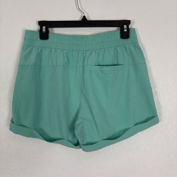 Lululemon Light Green Cuffed Athletic Shorts with Side Pockets - Picture 2 of 9